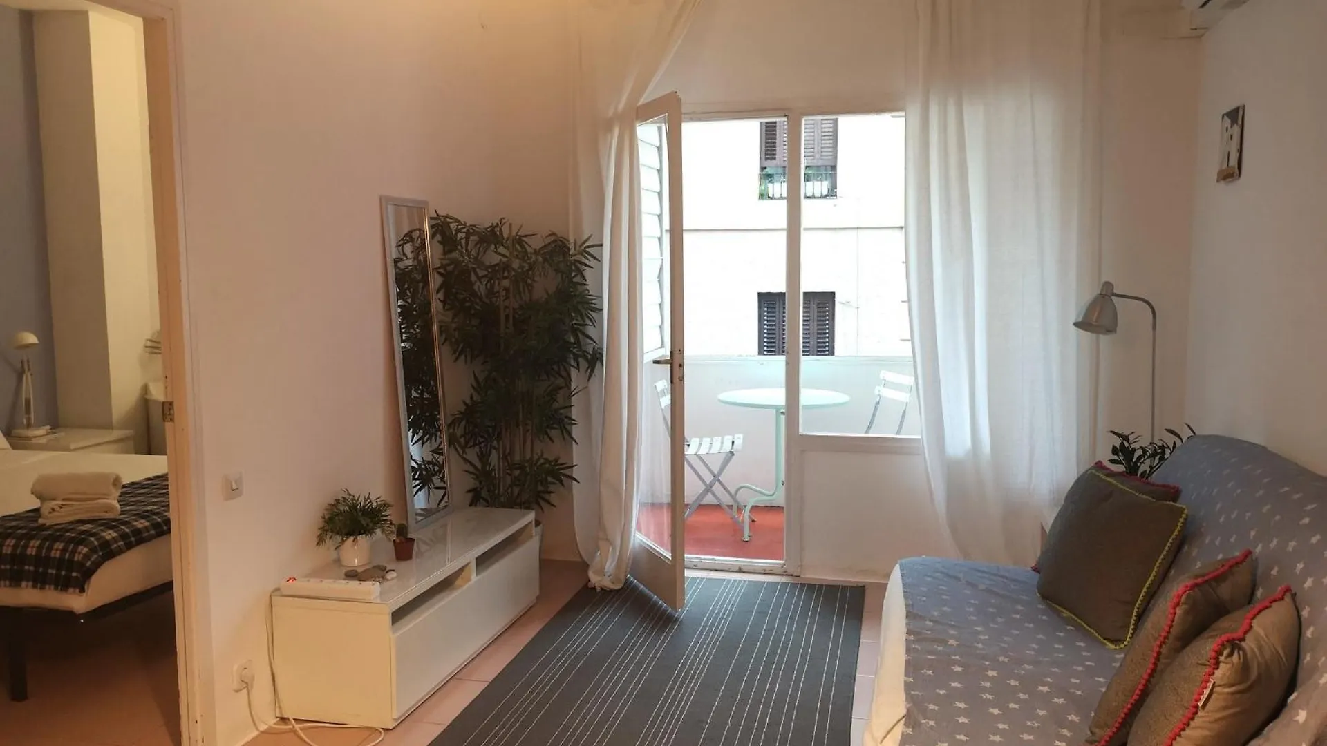 Aparteasy - Balcony, Quiet, Sunny Apartment Barcelona