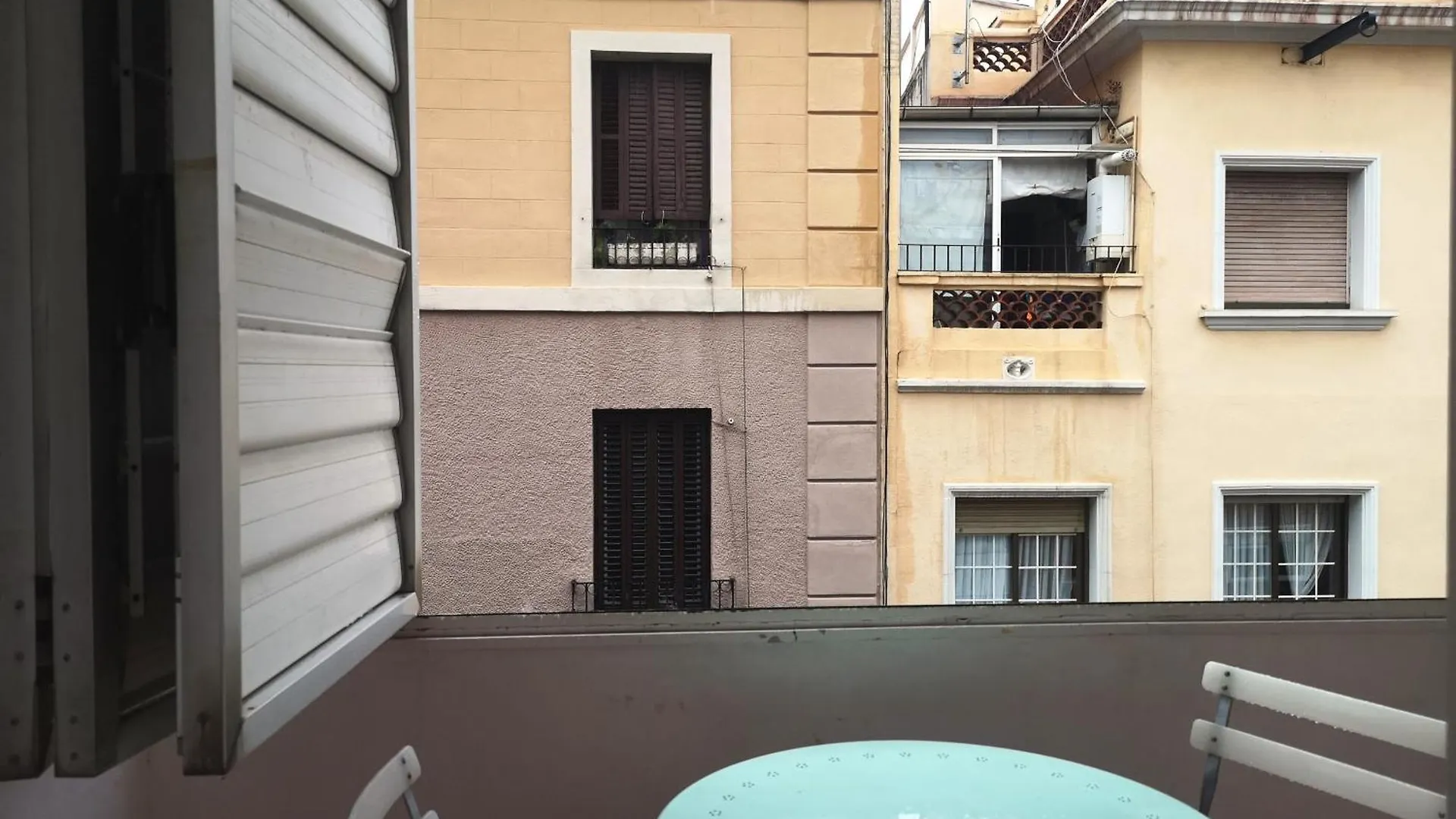 Aparteasy - Balcony, Quiet, Sunny Apartment Barcelona Spain